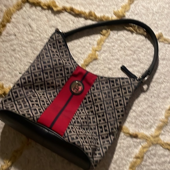 Nice and clean denim Tommy Hilfiger shoulder bag with all over TH monogram - Picture 5 of 5